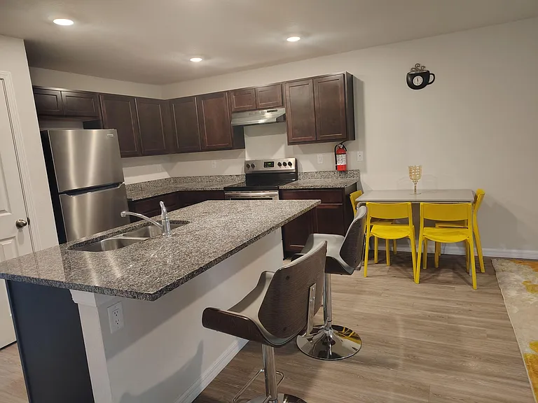 Slate Pl — Photo 5