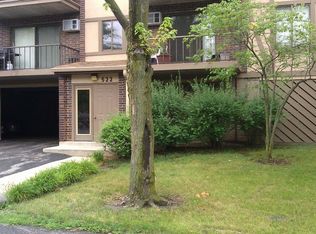 522 Kiowa Cir APT 102, Naperville, IL 60565