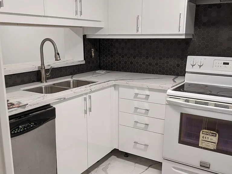 717 Bay St #707 — Photo 8