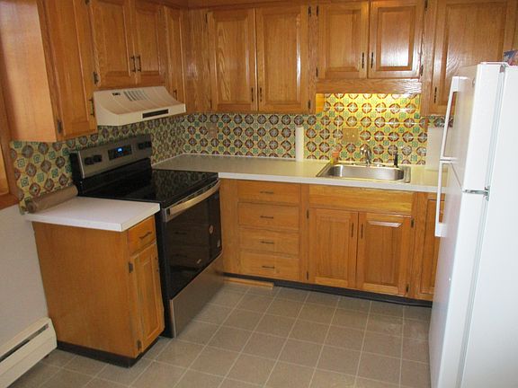 5th image of 38 Jacqueline Rd APT B