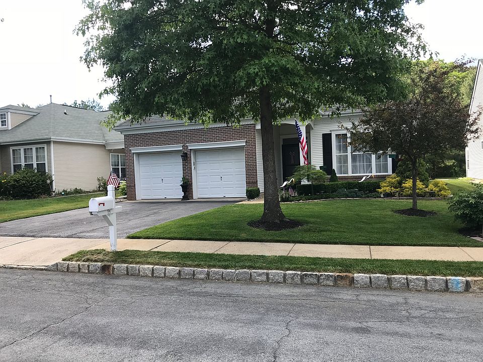 1st image of 17 Bellflower Dr