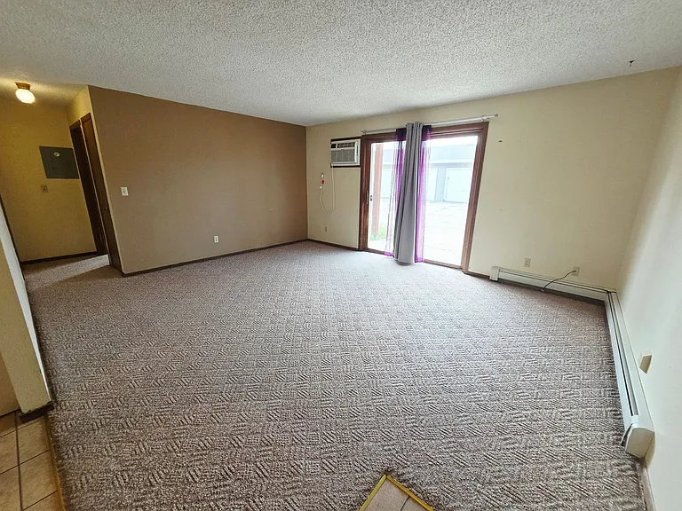 3001 E Rosser Ave — Photo 2