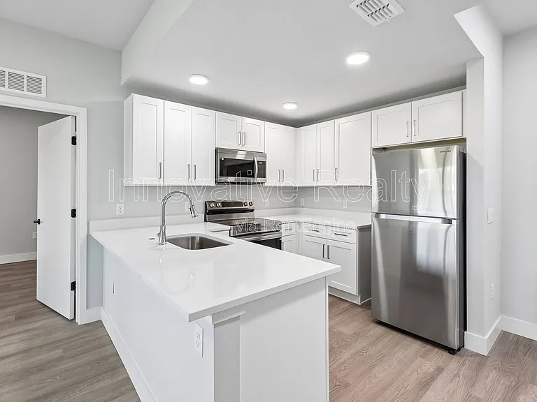 Las Palmas Apartments — Photo 40