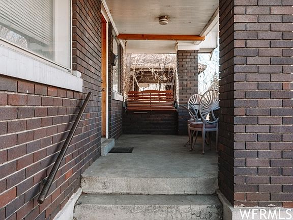 3rd image of 1010 E Elm Ave S