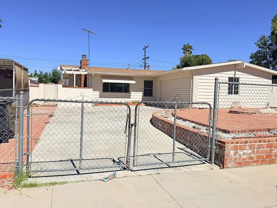 15414 Eleanor Ln