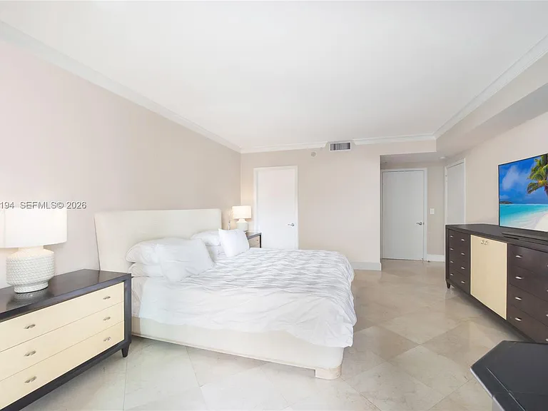 3400 SW 27th Ave #1003 — Photo 7