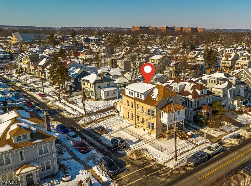 3 bed, 1.0 bath, $2,700 — Photo 2