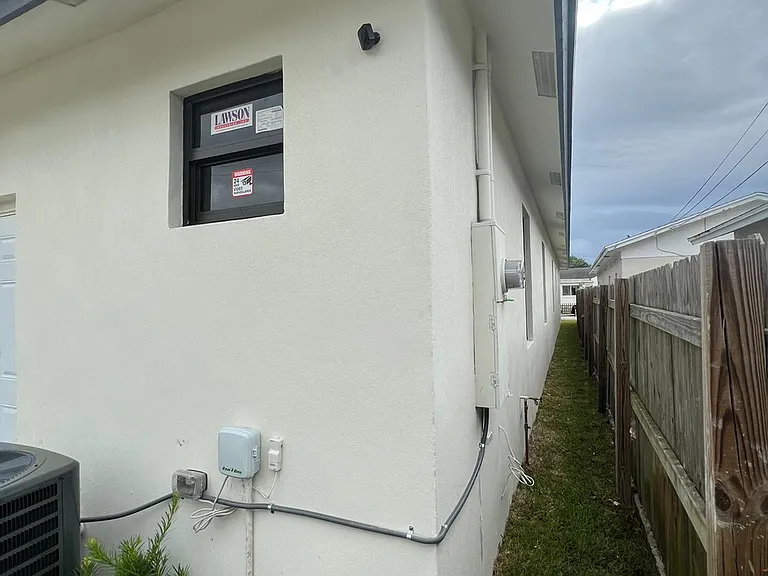 227 N East St — Photo 27