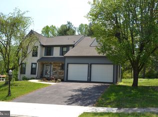 200 County Claire Ln, Aston, PA 19014
