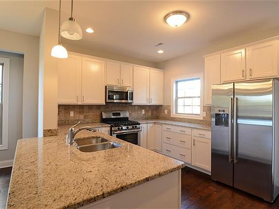 4th image of 3272 Beaumont Center Cir