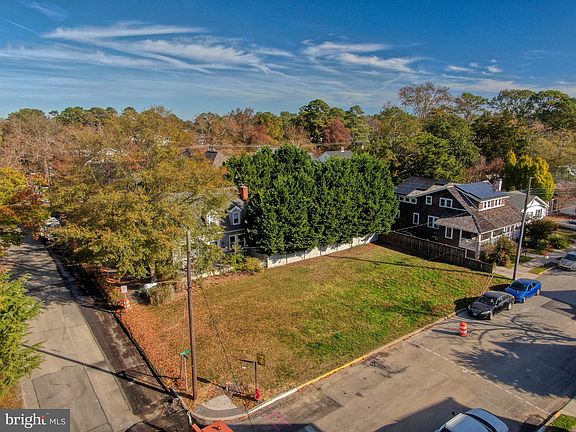 2nd image of 806 Scarborough Ave