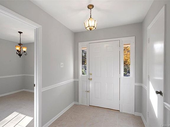 3rd image of 7912 Surreywood Pl