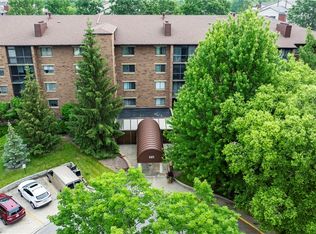 160 Fox Hollow Dr APT 504-B, Mayfield Heights, OH