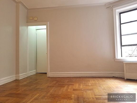 4th image of 2110 Westbury Ct #N5