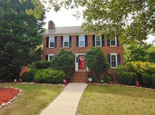 1413 Heatherbrook Dr, High Point, NC 27265