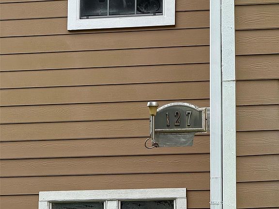 2nd image of 127 Metzwright Dr
