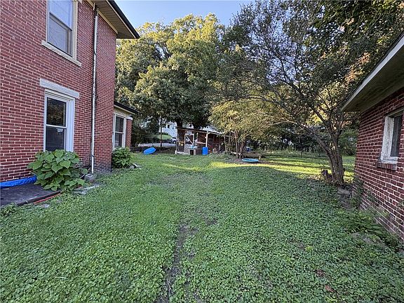 5th image of 920 Ridge Ave NW