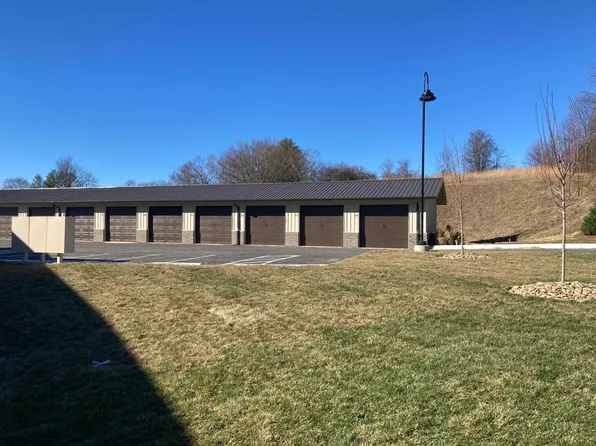 Eli's Place, 3529 W Walnut St #213, Johnson City, TN 37604