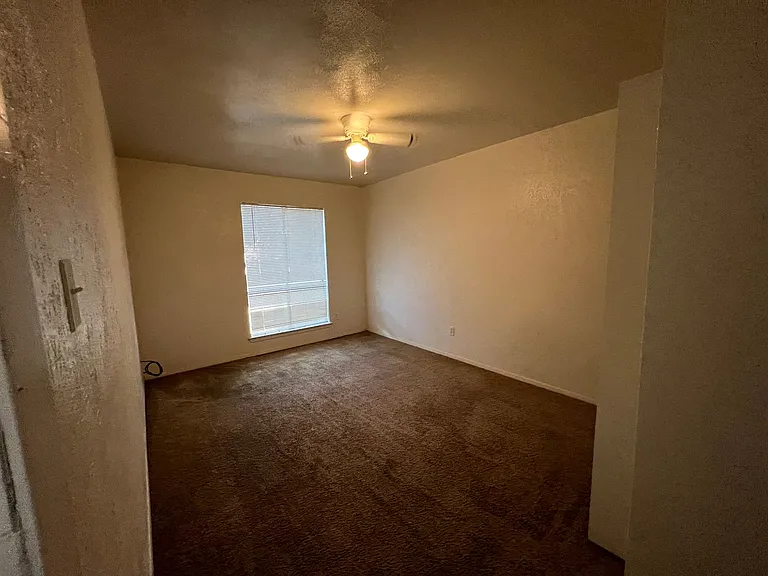 912 N Bell Ave — Photo 23