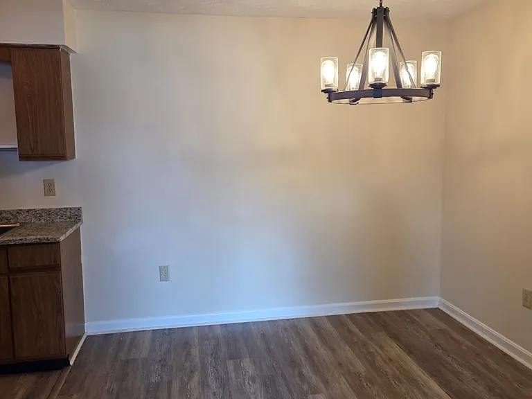 Robinhood Ln — Photo 6