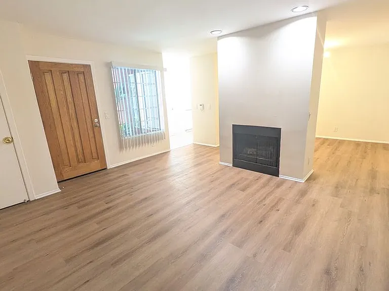 615 N Hayworth Ave — Photo 6