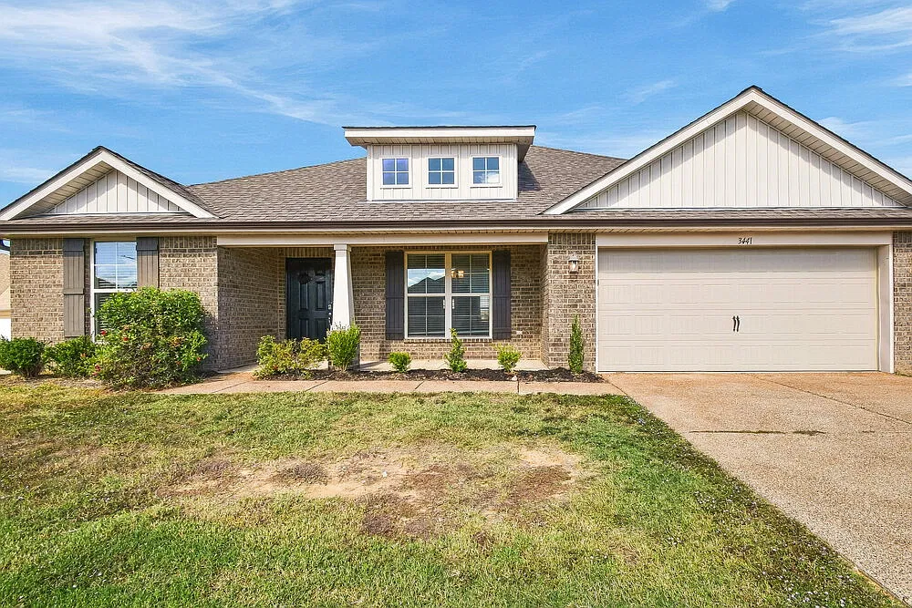 4 bed, 2.0 bath, 1930 sqft, $2,215 — Photo 1