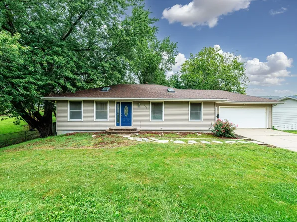 320 Jackson St, Pella, IA 50219