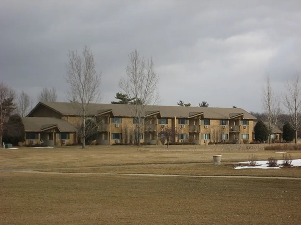 W5075 Golf Course Rd #101-208