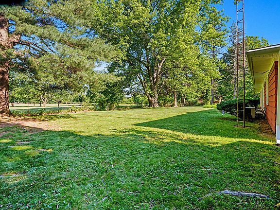 3rd image of 16172 Brookwood Dr