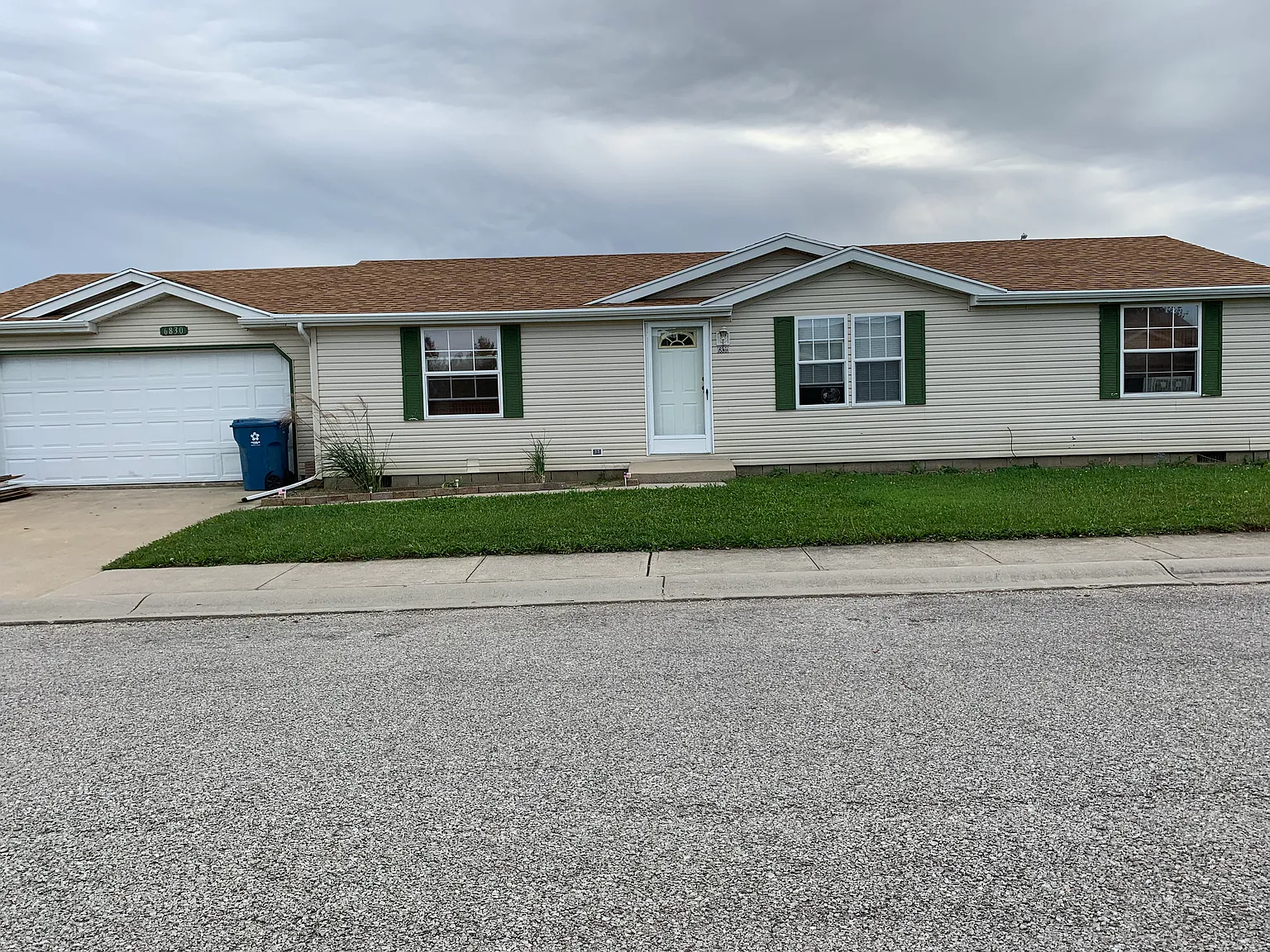 6830 Albatross Dr photo 1