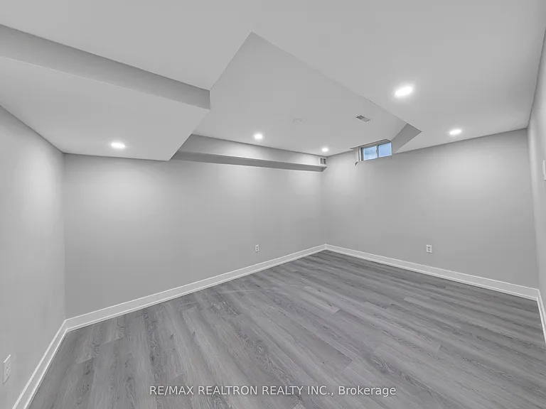 32 Chasser Dr — Photo 7