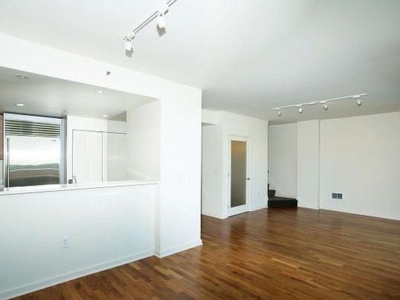3rd image of 555 4th St Unit 841
