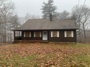 35 Oakwood Rd, Brimfield, MA 01010