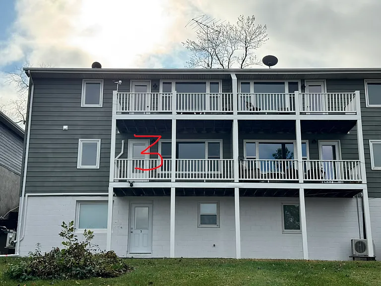 unit 3 deck is in the middle on the left