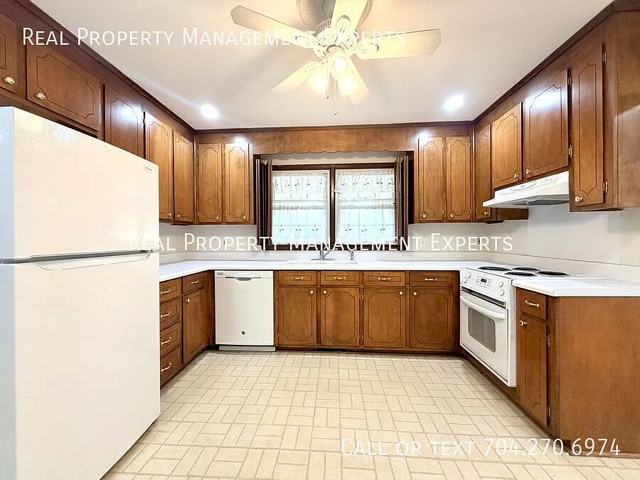 Building Photo - 4017 Tamerlane