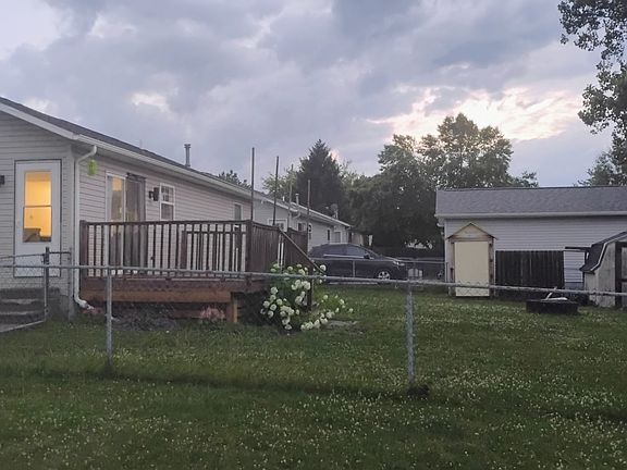 3rd image of 680 Heather Ln