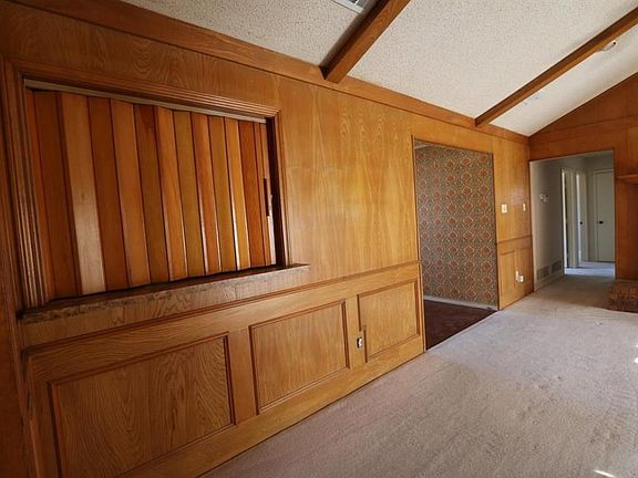 2nd image of 402 Pebblecreek Dr
