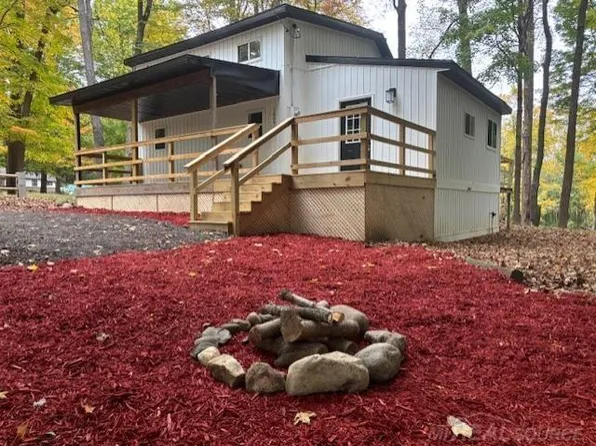 16091 Roe St, Buchanan, MI 49107