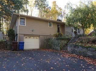 27 Walnut Ln, Northford, CT 06472