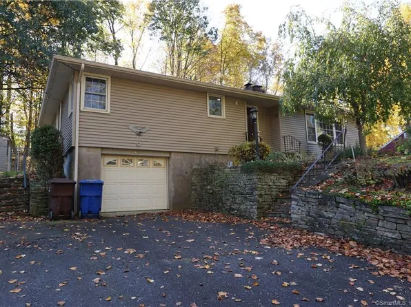 27 Walnut Lane, North Branford, CT 06472