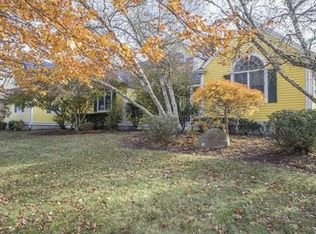 2 Highbridge Ln, Dartmouth, MA 02748