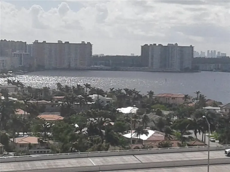 19380 Collins Ave #1527 — Photo 6
