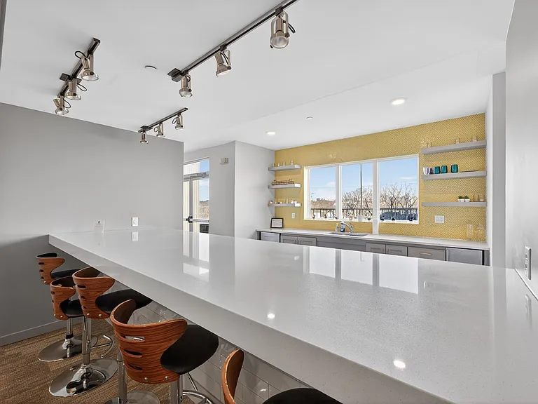 400 Herron Dr #21 — Photo 34