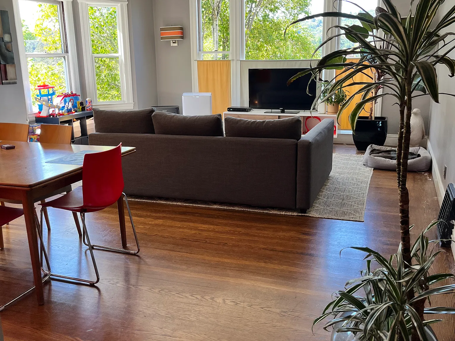 2 bed, 1.5 bath, 1100 sqft, $6,250 — Photo 3