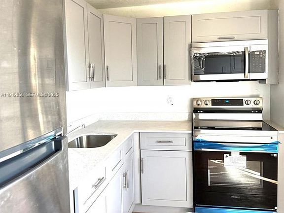 2nd image of 1401 NE 191st St #D409