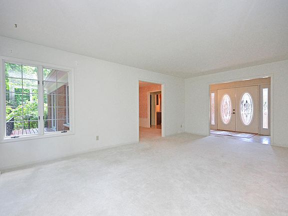 4th image of 6352 Saybrook Dr