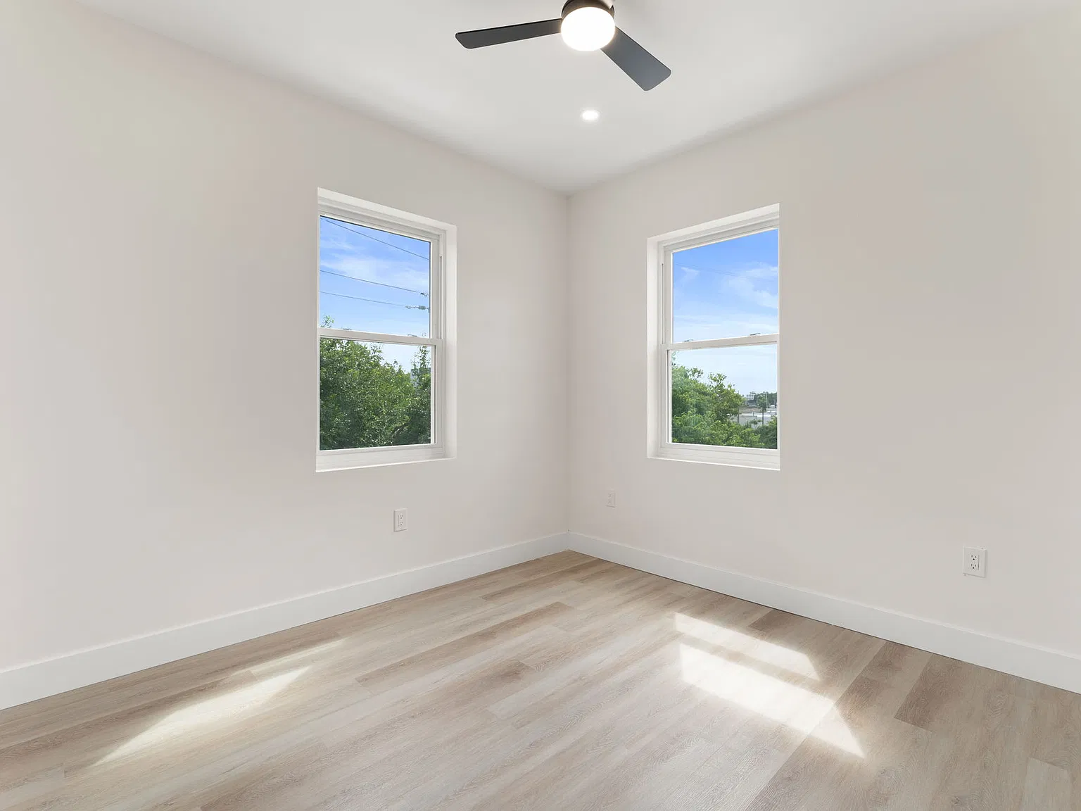 2 bed, 830 sqft, $1,821 — Photo 3
