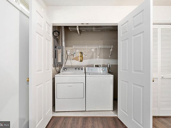 4th image of 202 Regina Ln