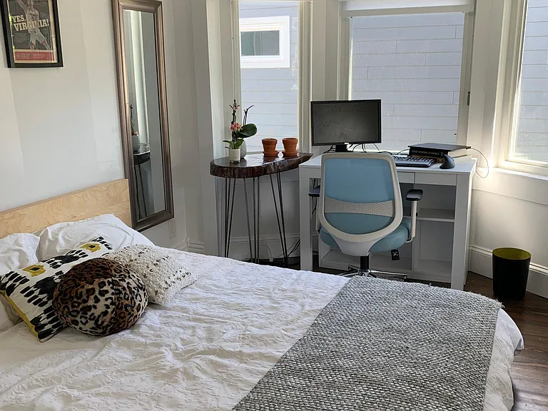 Guest bedroom/office hybrid