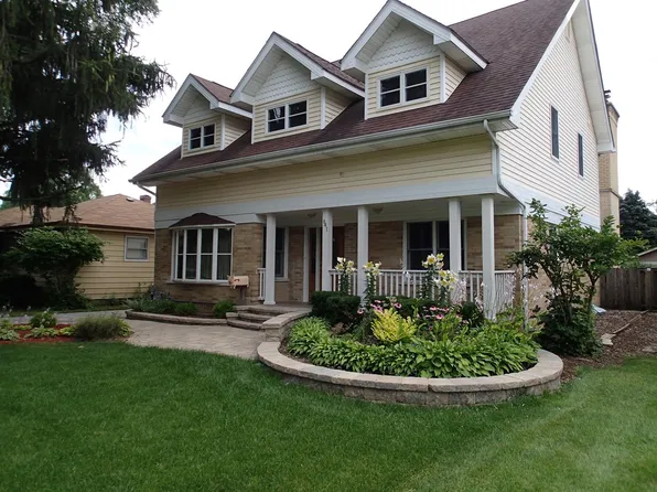 841 Wilcox St, Mundelein, IL 60060